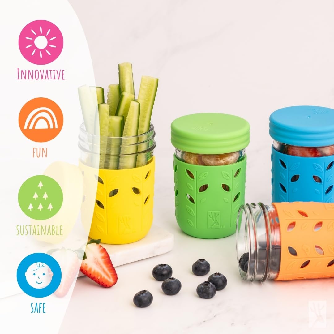 Elk and Friends comparaison taille montrant le verre dans la main d’un enfant pour évaluer l’échelle
