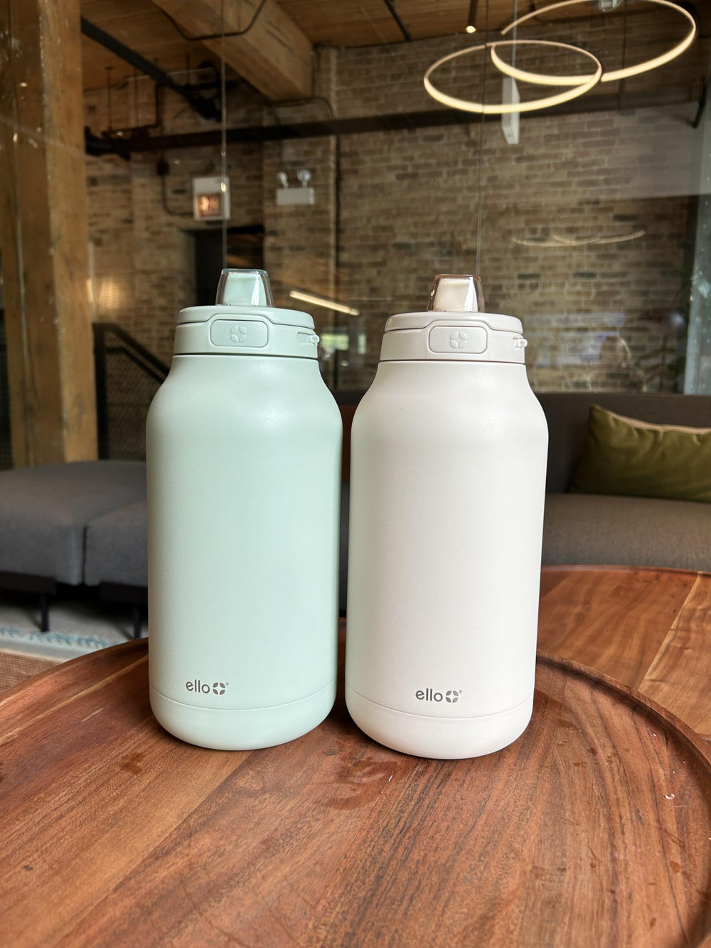 Ello Hydra gros plan du bec-paille étanche pour boissons sans renversement