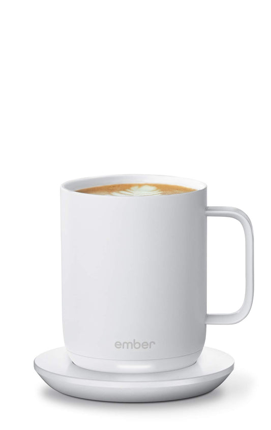 Gros plan de la surface du Charging Coaster 2 Ember mettant en valeur la finition blanche et une charge stable