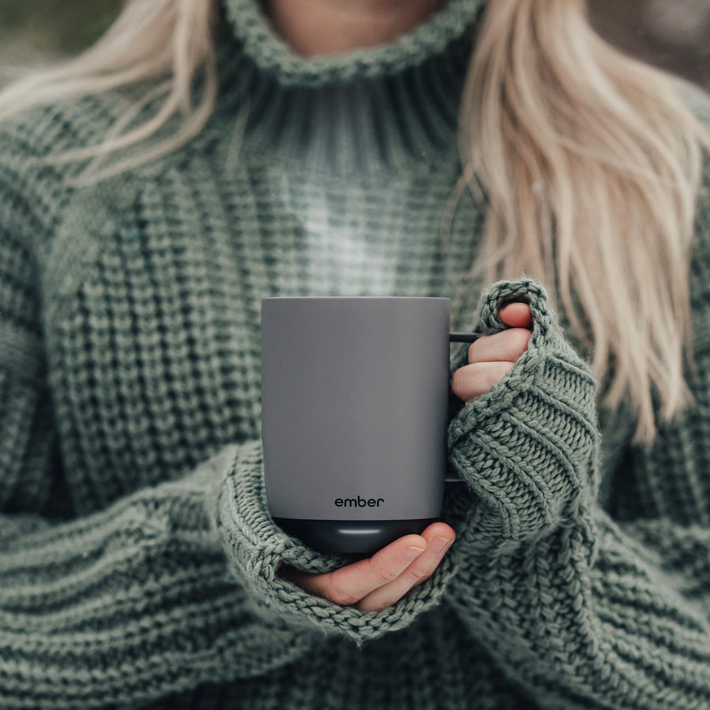 Ember tasse intérieur gros plan montrant revêtement résistant et nettoyage facile