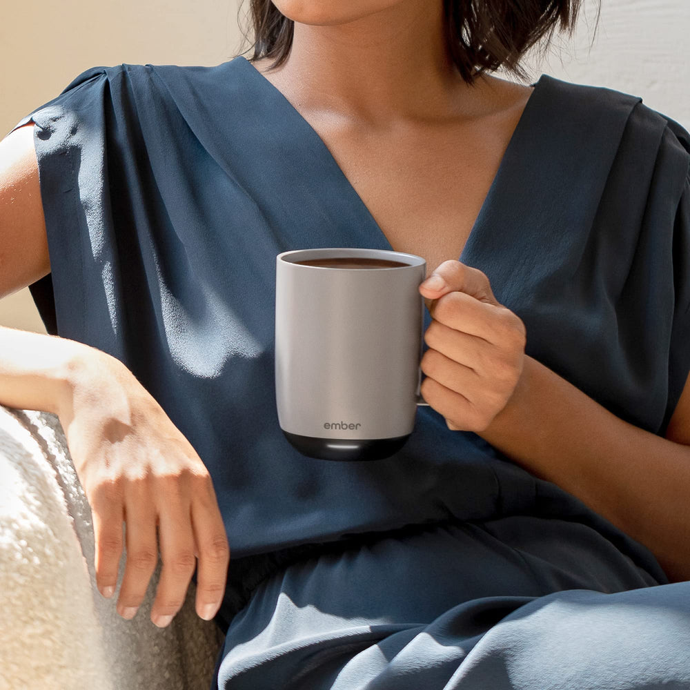 Ember tasse versement vapeur montrant chaleur préservée et arôme libéré