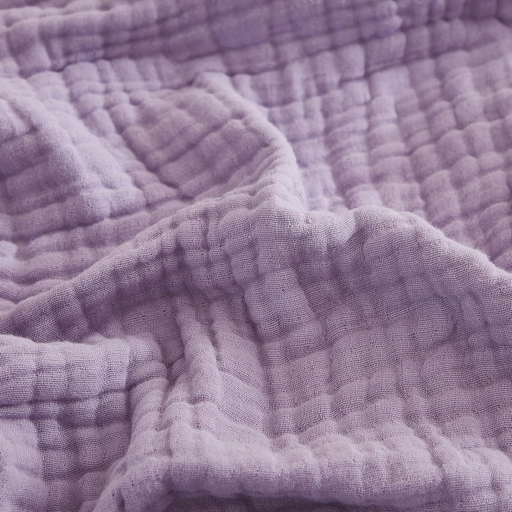 EMME couverture face au lit lavande, apporte confort décoratif