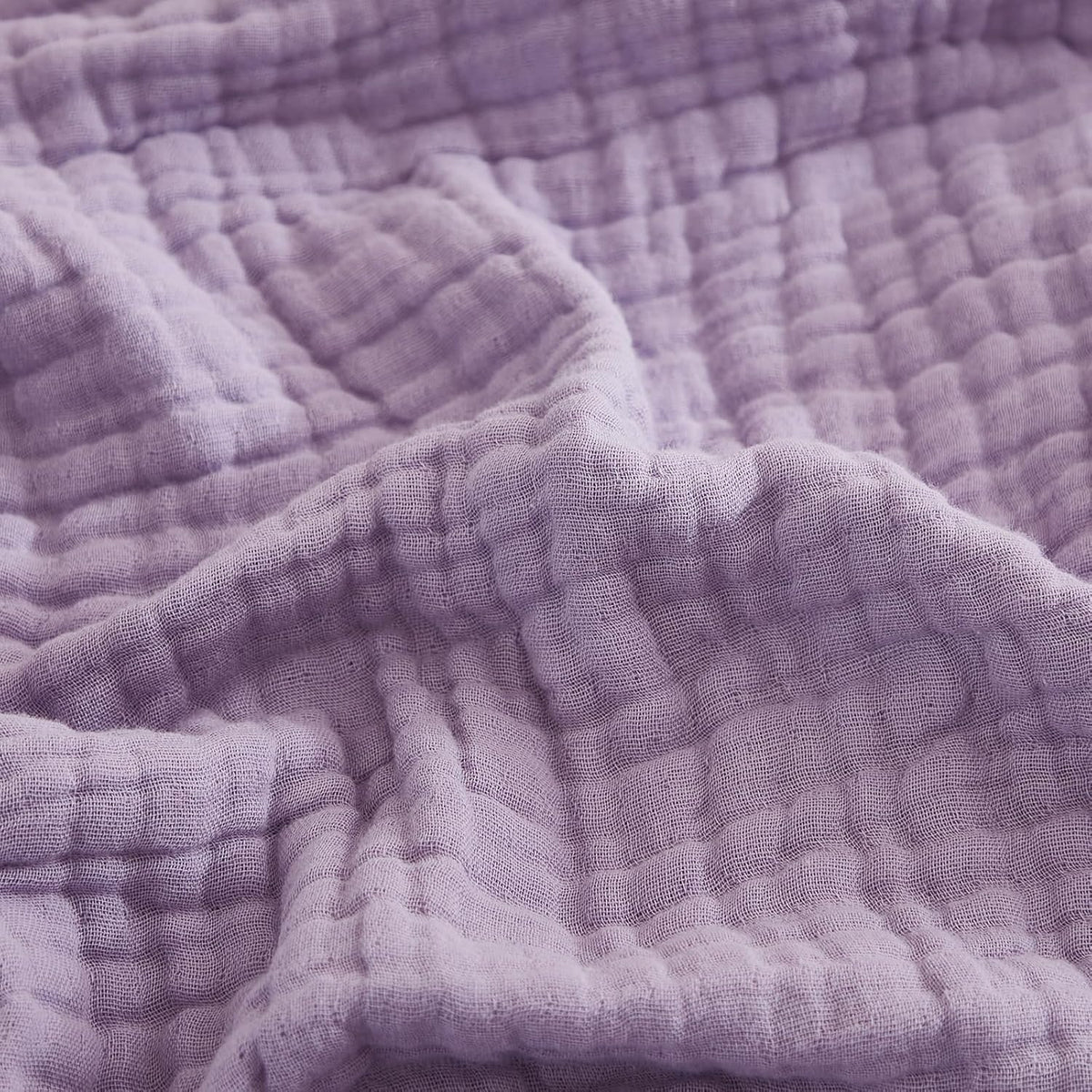 EMME couverture face au lit lavande, apporte confort décoratif
