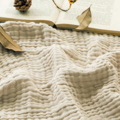 EMME couverture pliée beige montrant compacité et esthétique