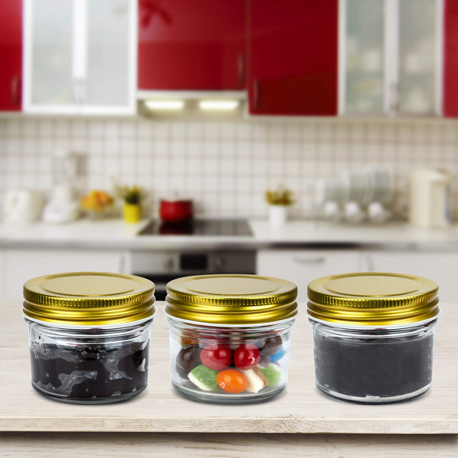 Encheng bocaux en usage dans une cuisine pour condiments et présentation soignée