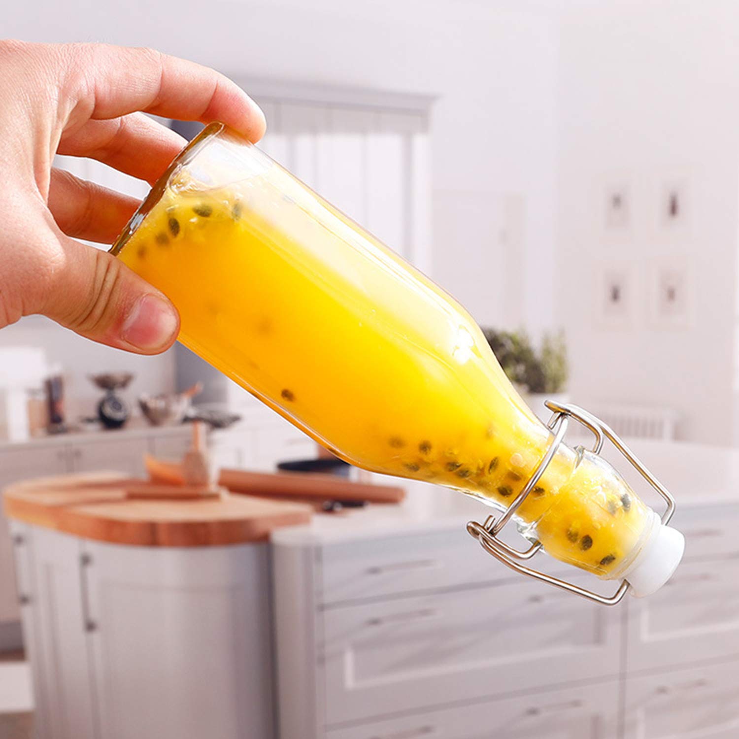 Encheng bouteilles étiquetées contenant sauces maison, organisation et présentation