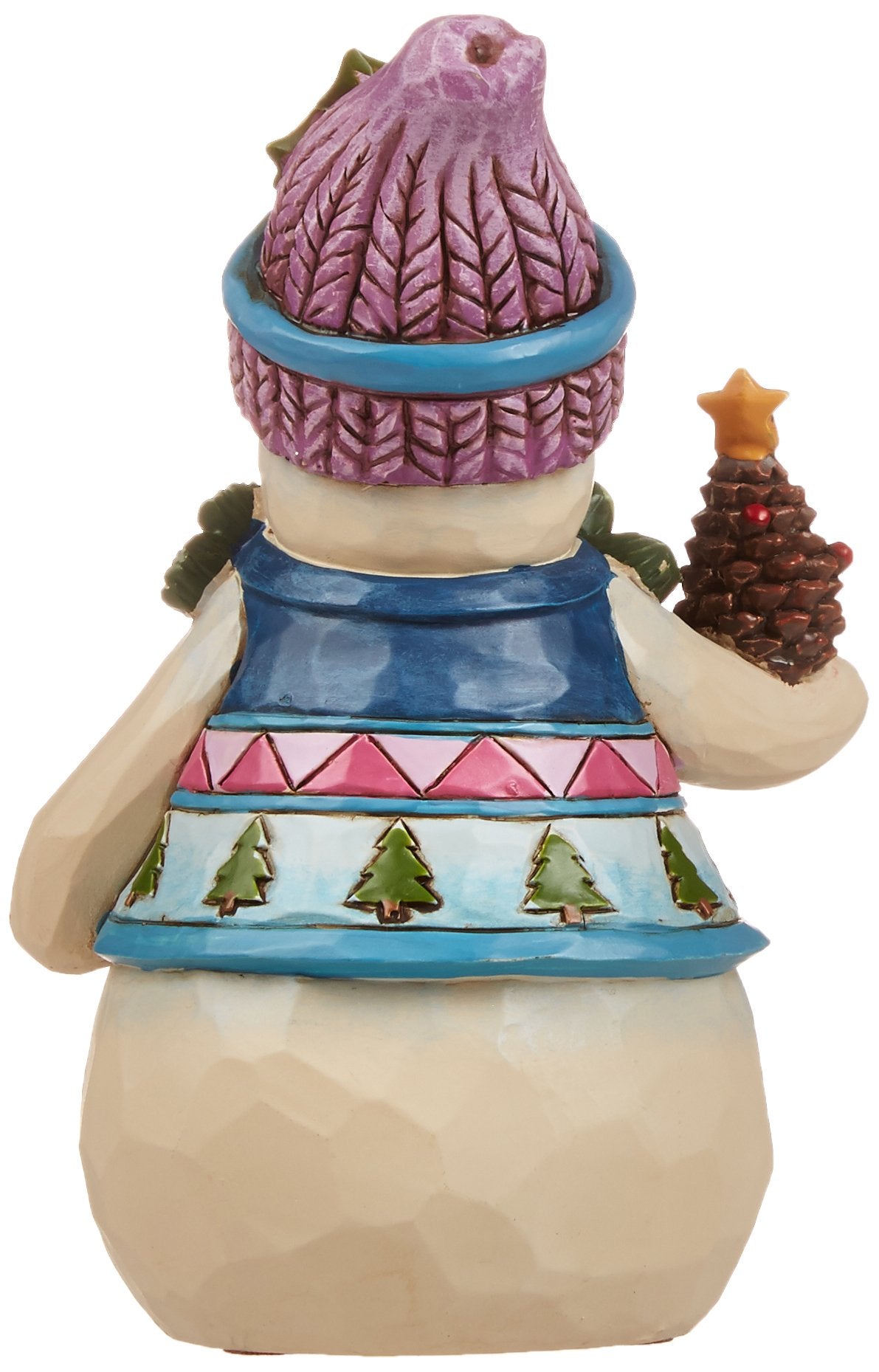 Enesco Jim Shore gros plan du gilet patchwork et pomme de pin pour détail décoratif
