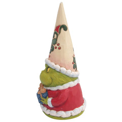 Enesco Jim Shore gnome Grinch posé à côté d'un rubis pour comparer l'échelle, idéal pour étagères