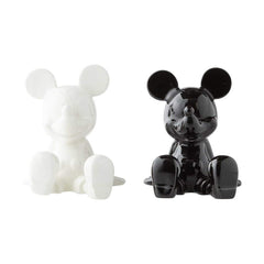 Enesco Mickey gros plan de la peinture artisanale montrant finition durable