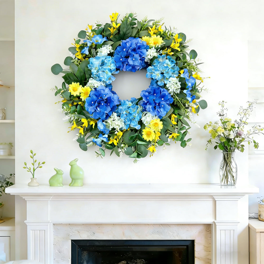 Artisan assemblant la couronne Eqanro, finition solide et densité florale garantie