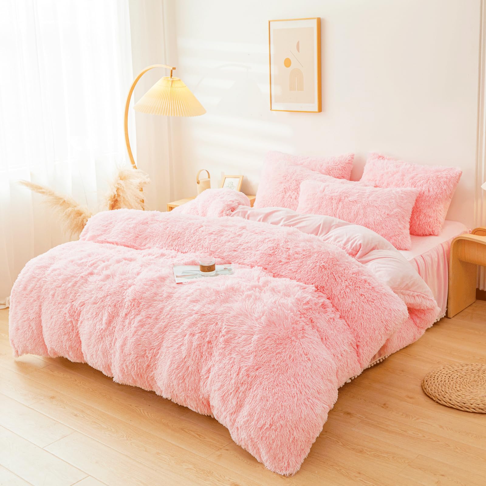 ERLOXO gros plan texture fausse fourrure offrant douceur visible