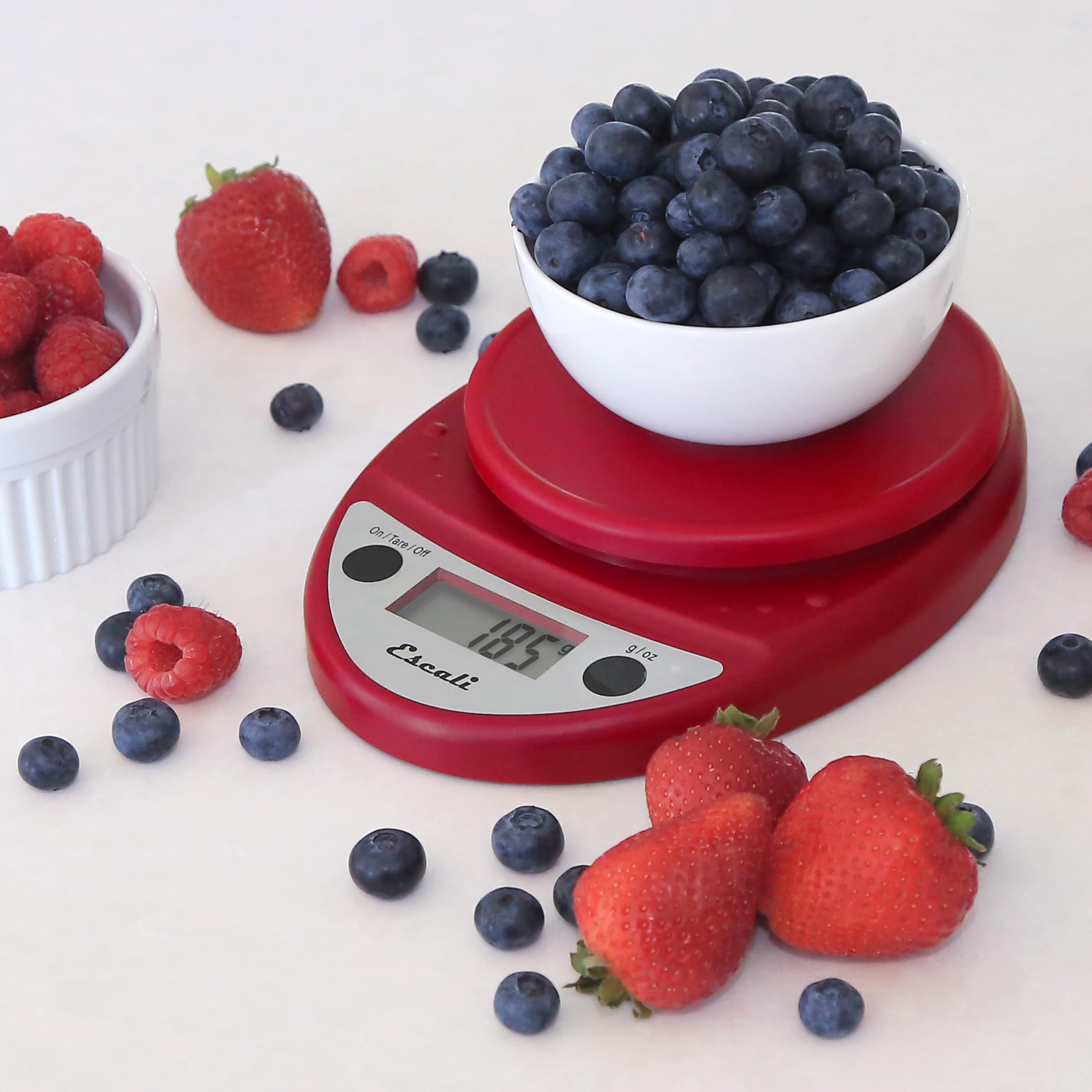 Escali Primo en usage pesée de farine pour pâtisserie précise