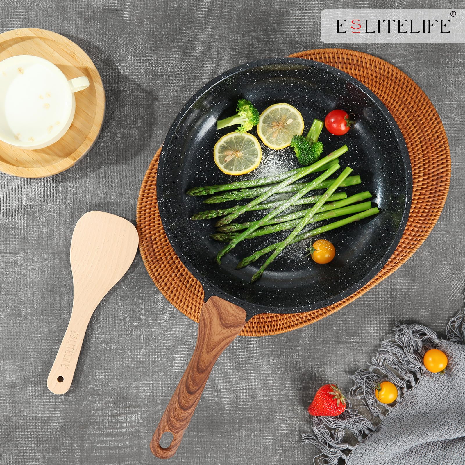 ESLITE LIFE poêle dans cuisine moderne illustrant gain de temps au quotidien