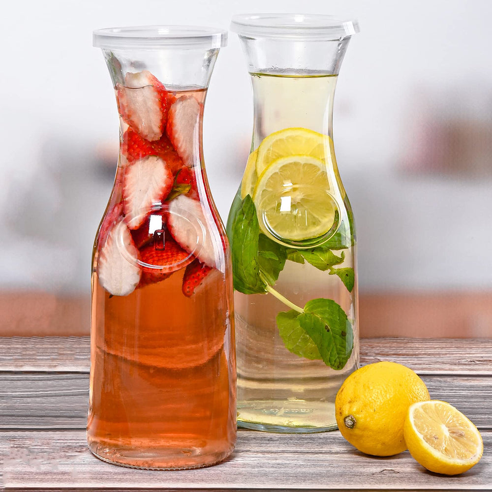 Estilo carafe à côté d'un verre montrant l'échelle et la contenance