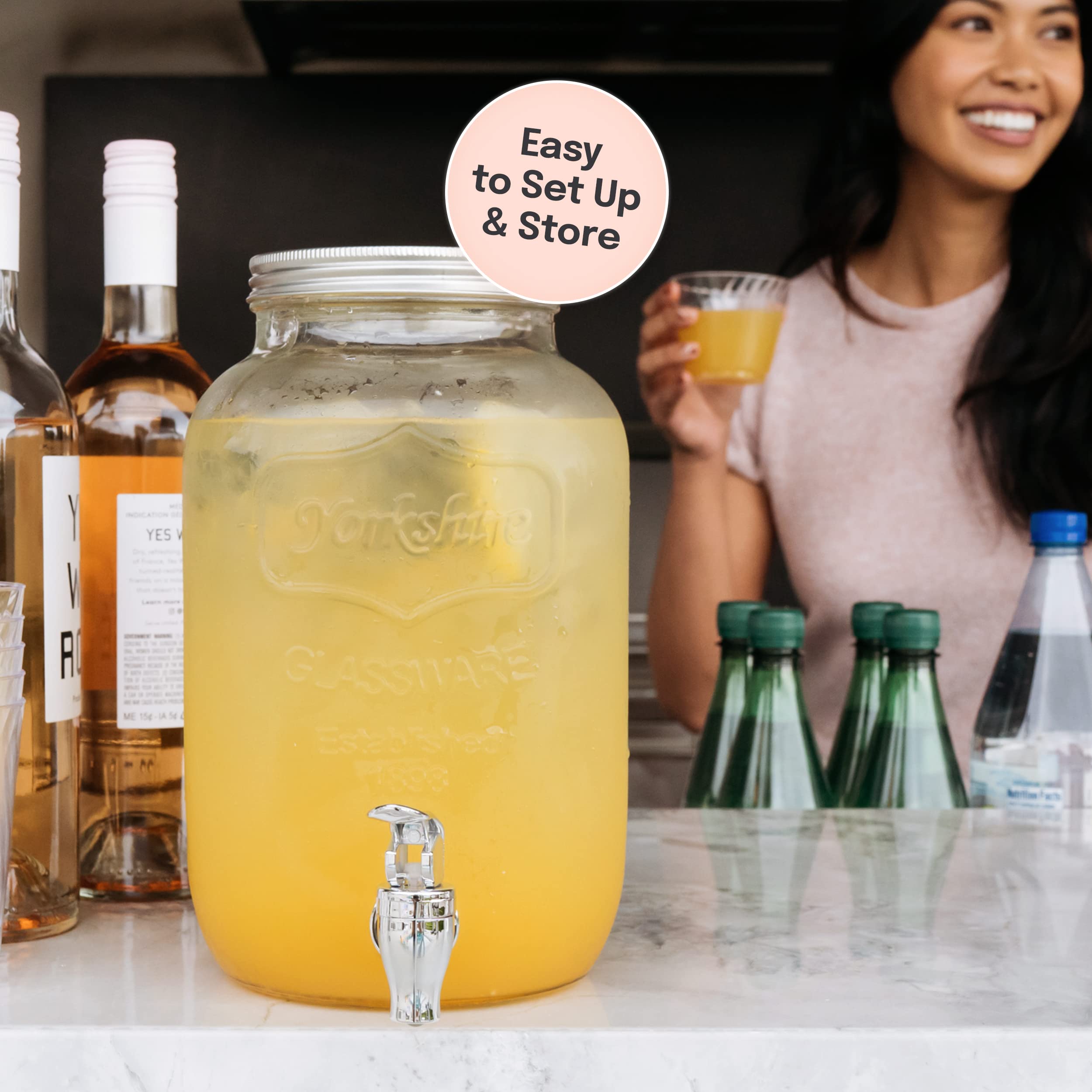 Estilo couvercle et étiquette en étain visibles, identification de la boisson simple