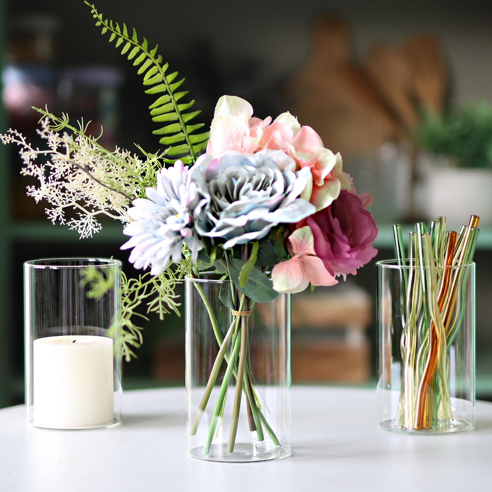 Etolies vase utilisé comme rangement pinceaux, organisation pratique