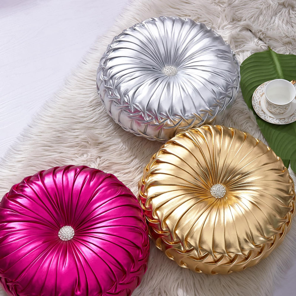 Coussin EUCIOR posé sur canapé pour évaluer taille et proportion