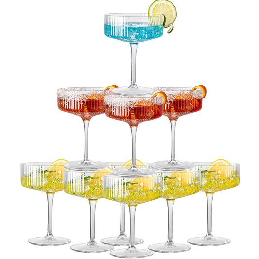 eventpartener verre martini face montrant élégance et présentation solide