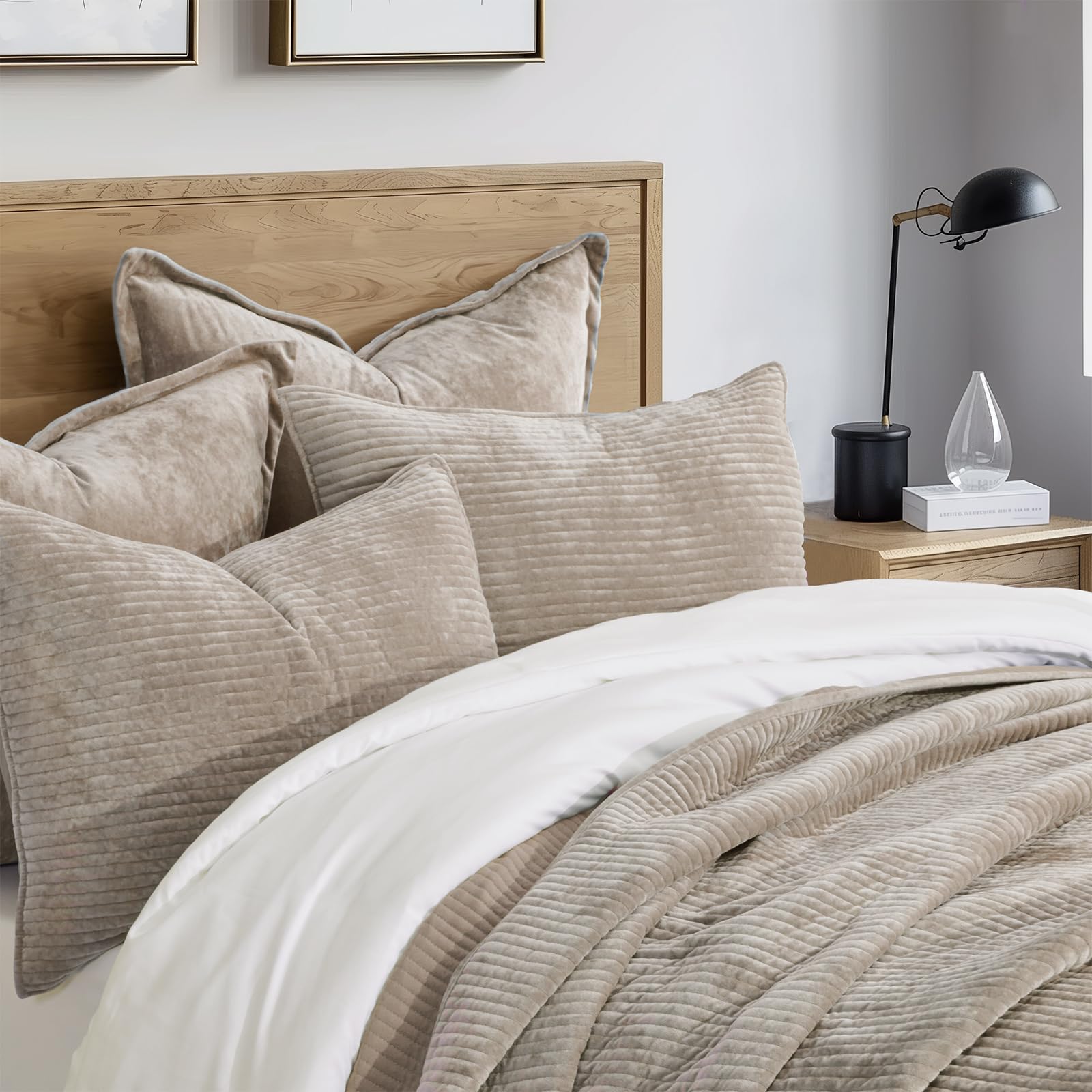 EverGrace gros plan velours côtelé révélant douceur et relief décoratif
