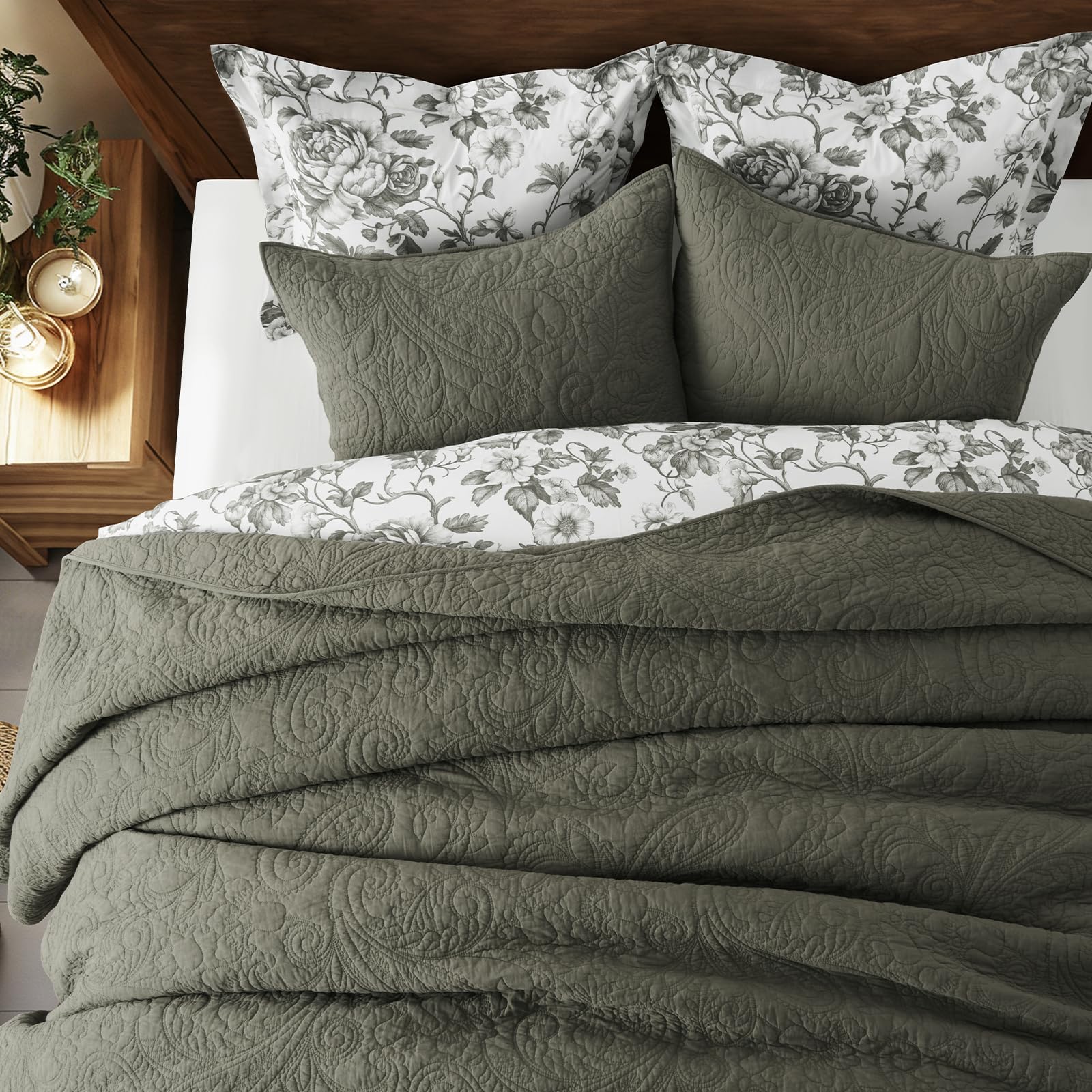 EverGrace gros plan du piquage paisley montrant texture durable