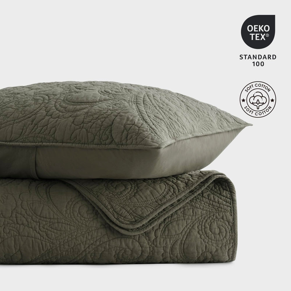 EverGrace mise en scène sur lit king créant ambiance chaleureuse