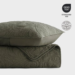 EverGrace mise en scène sur lit king créant ambiance chaleureuse