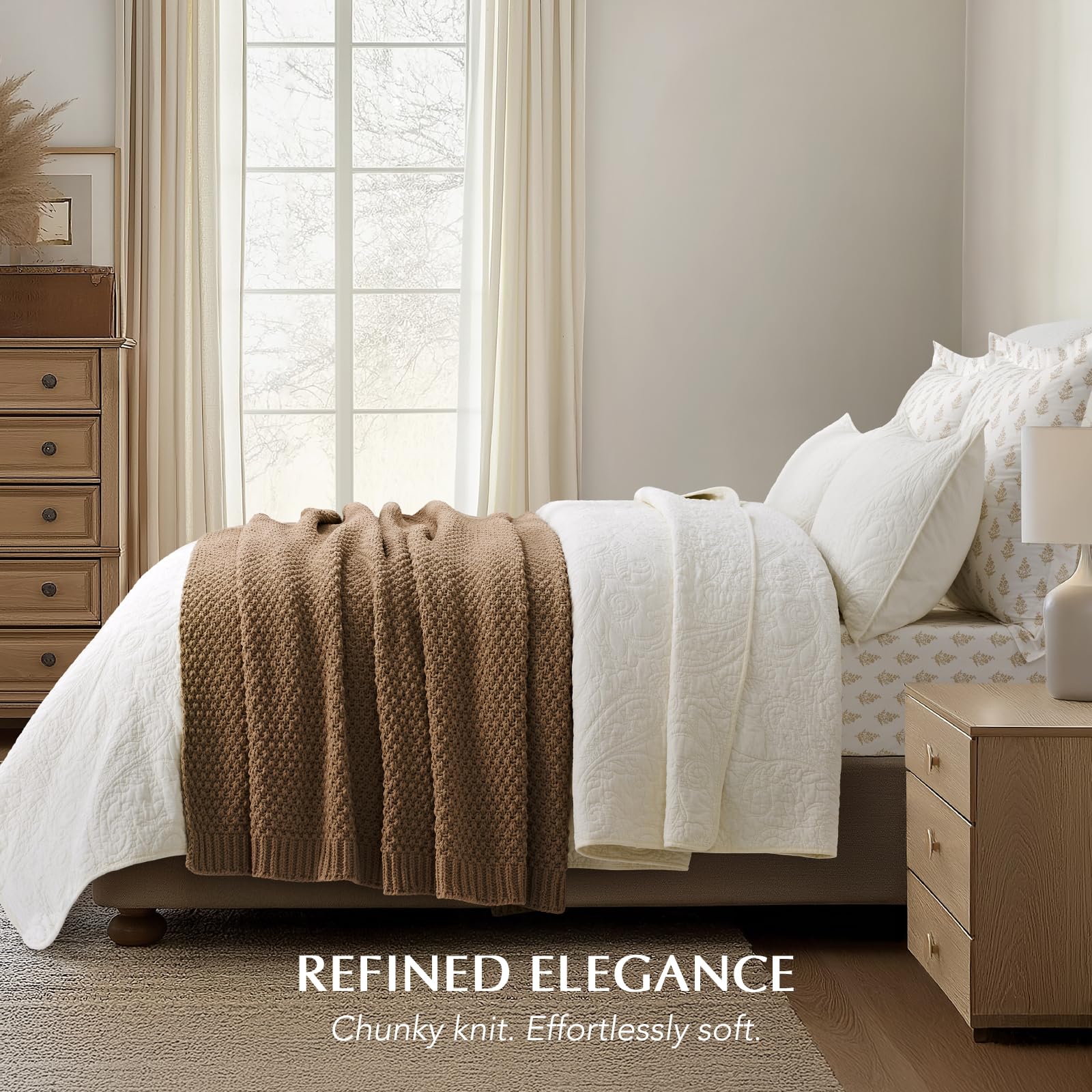 EverGrace plaid drapé sur canapé apportant chaleur et style instantané