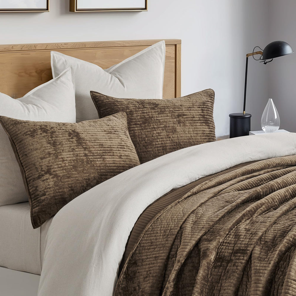 EverGrace zoom sur velours froissé tactile offrant douceur luxueuse