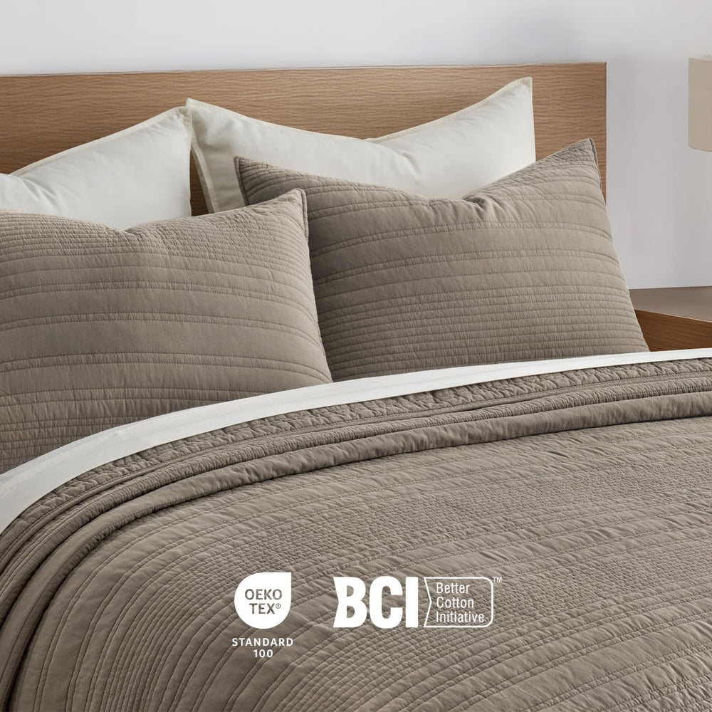 EverGrace couette posée sur un lit style contemporain ambiance apaisante