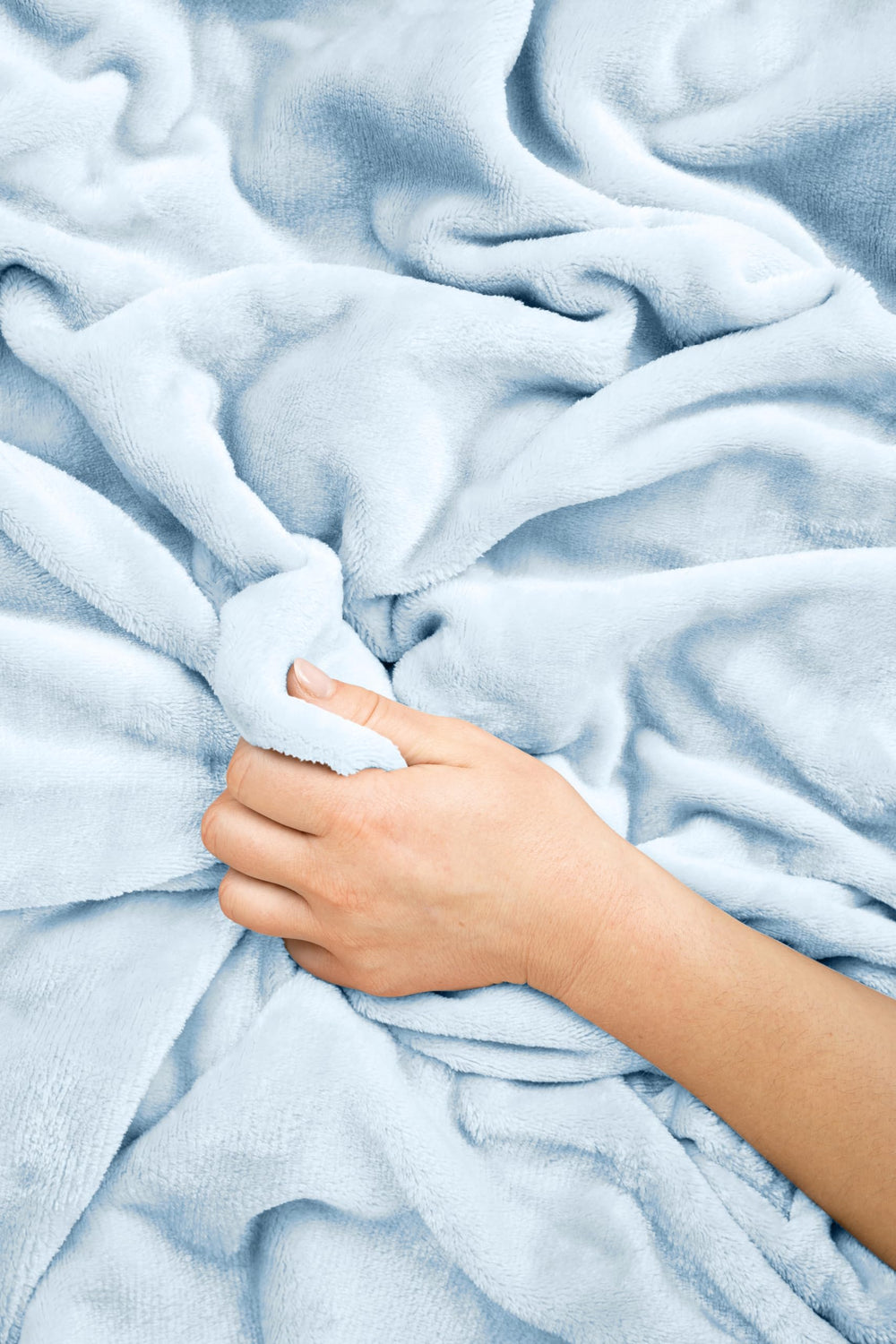 EverSnug drapé à côté d'une main pour montrer l'échelle et la taille