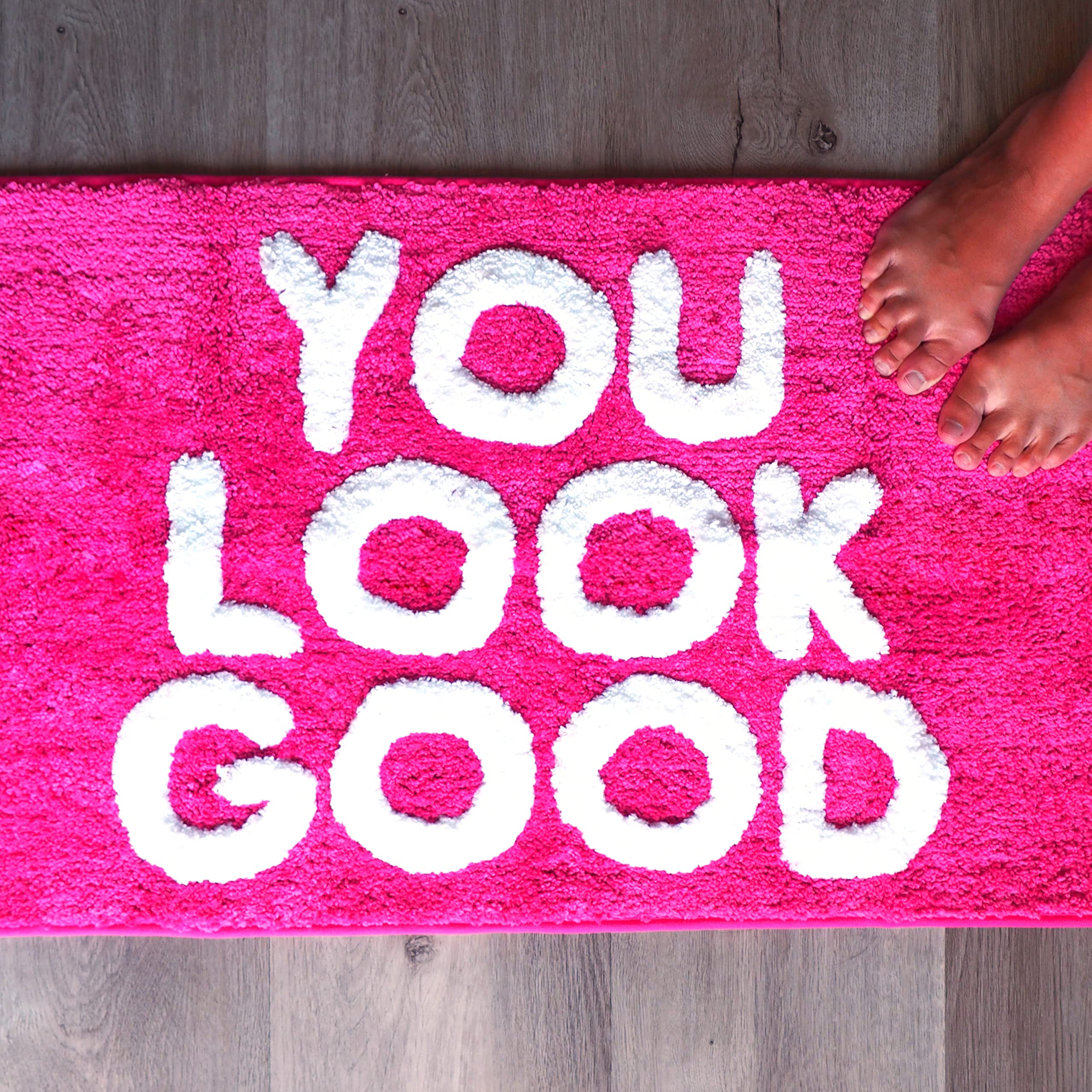 Evovee tapis dans salle de bain décorée, ajoute style et bonne humeur