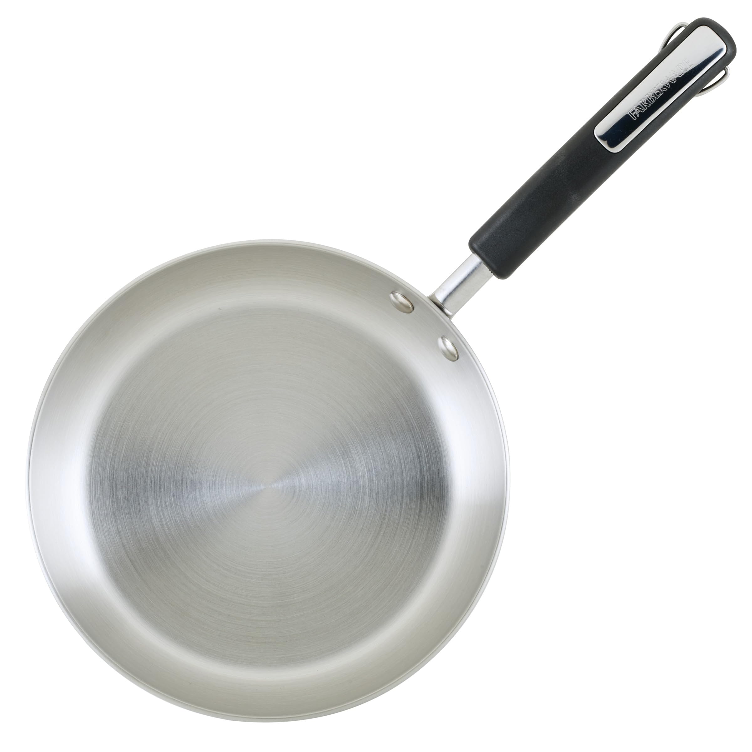 Farberware Brilliance ensemble rangé proprement dans une cuisine moderne