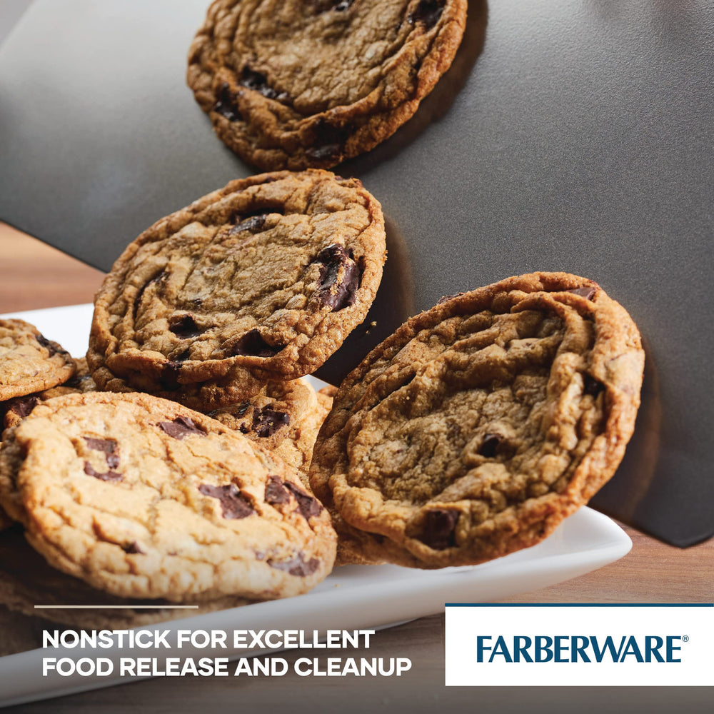 Farberware gâteau démoulé parfaitement doré illustrant résultat attendu