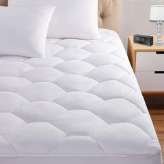Favorland face avant du protège-matelas queen montrant ajustement et finition confort