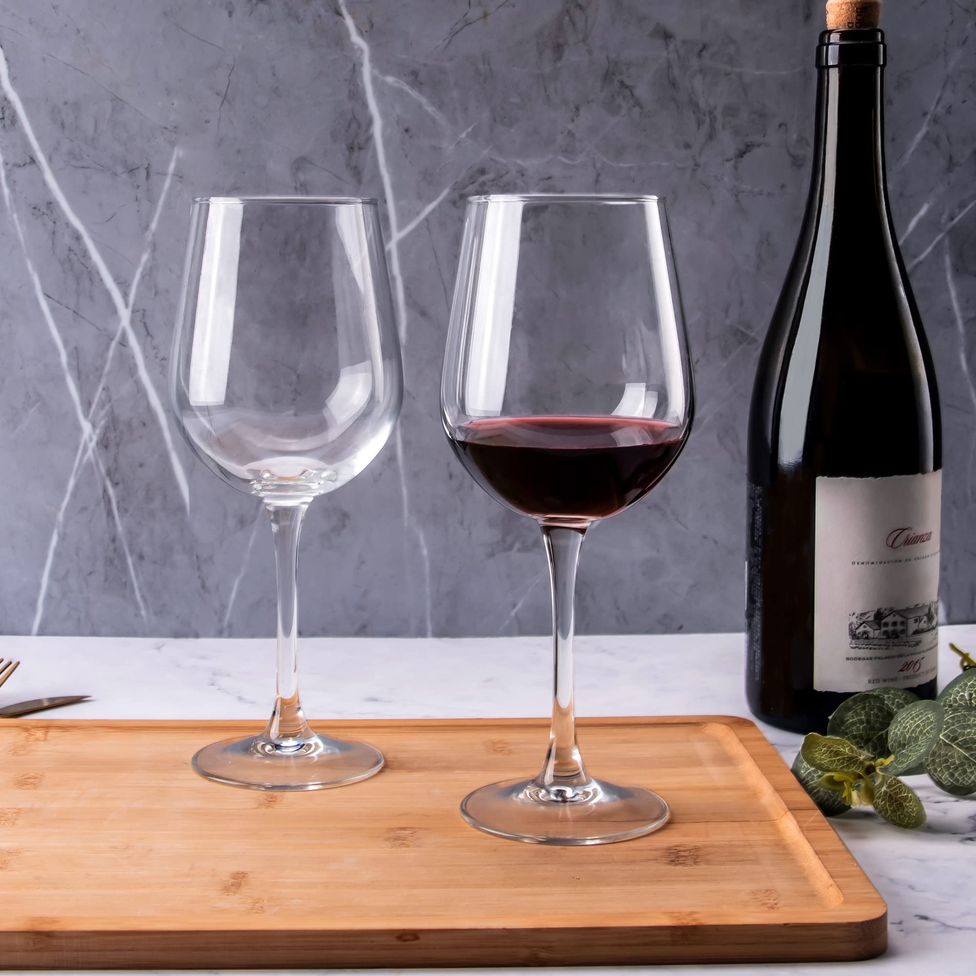 FAWLES verres en usage lors d'un repas convivial pour service pro