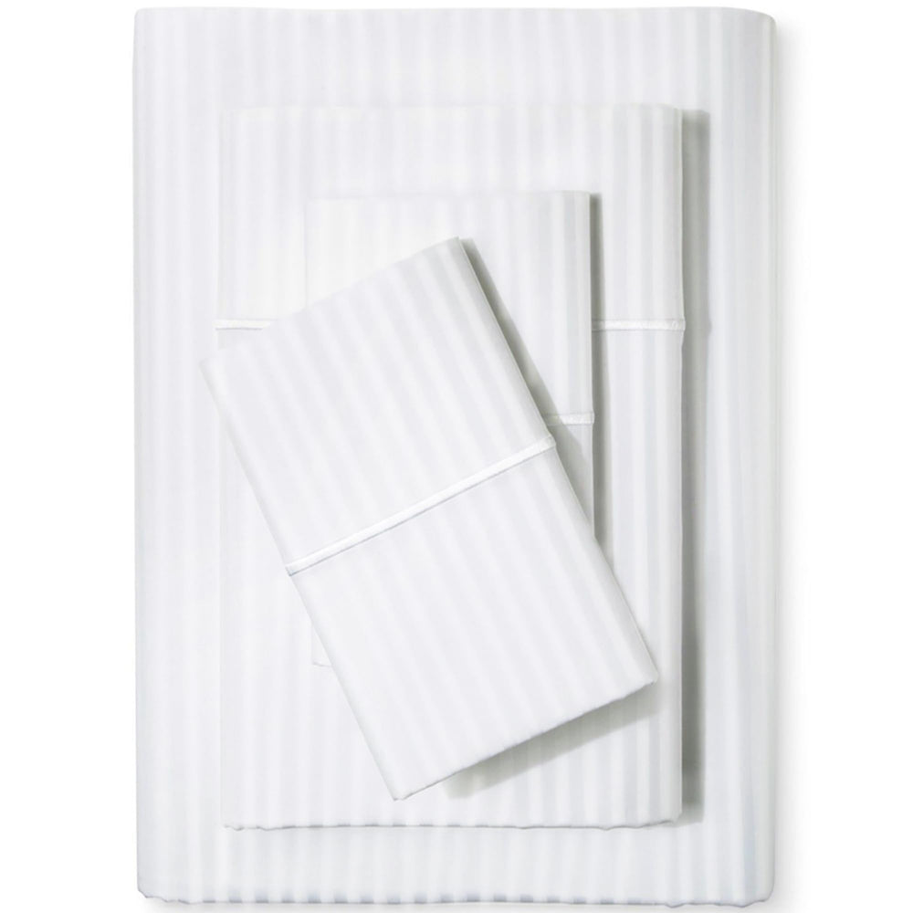 Feather & Stitch vue frontale de l'ensemble King pour une chambre raffinée