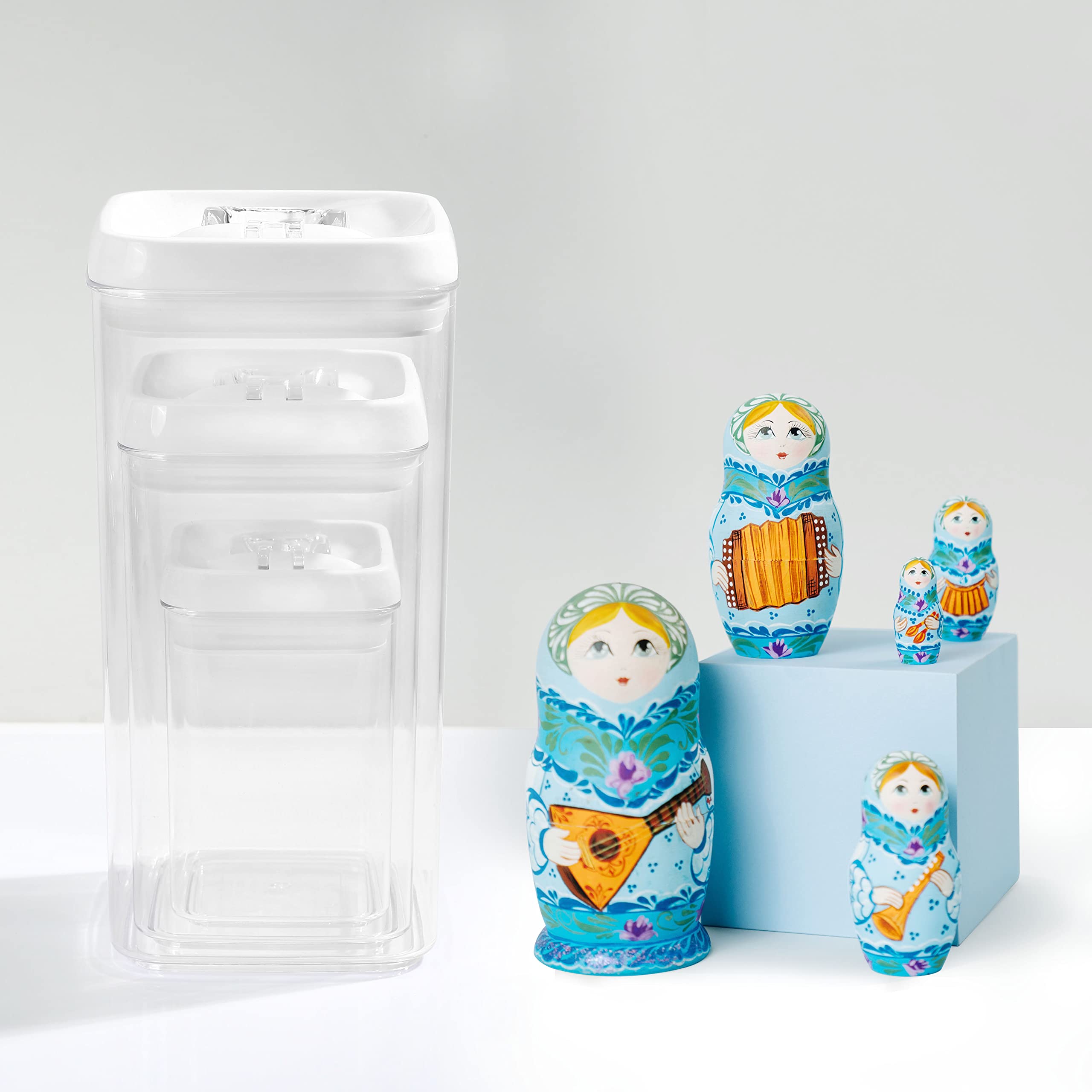 Felli boîtes empilées sur une étagère optimisant le rangement vertical de la cuisine