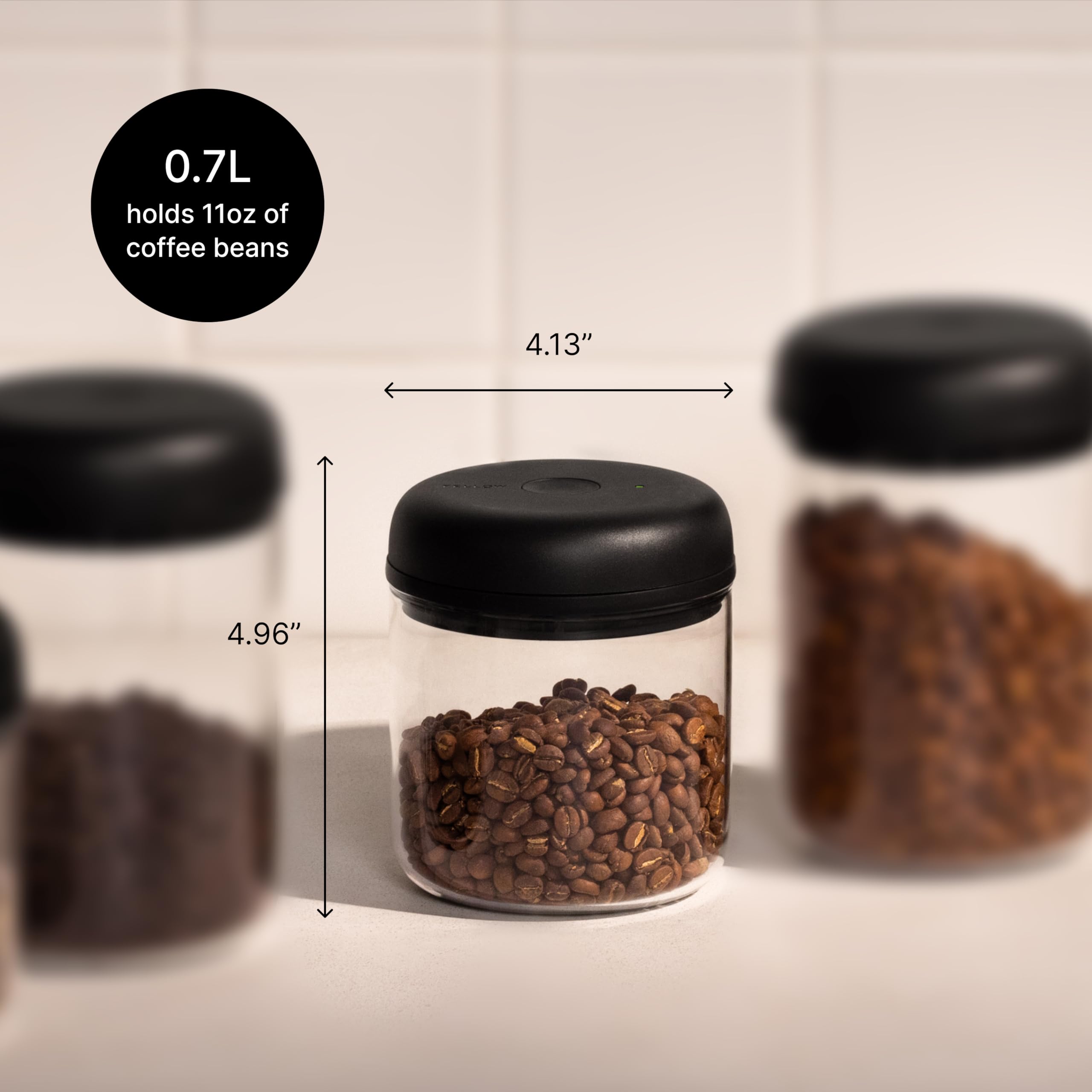 Fellow Atmos ouvert avec grains de café démontrant stockage sécurisé