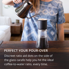 Fellow Stagg utilisée sous un dripper en pour-over pour extraction précise