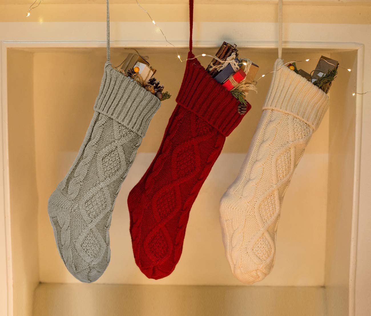 Fesciory chaussette ouverte illustrant capacité pour petits cadeaux et cartes