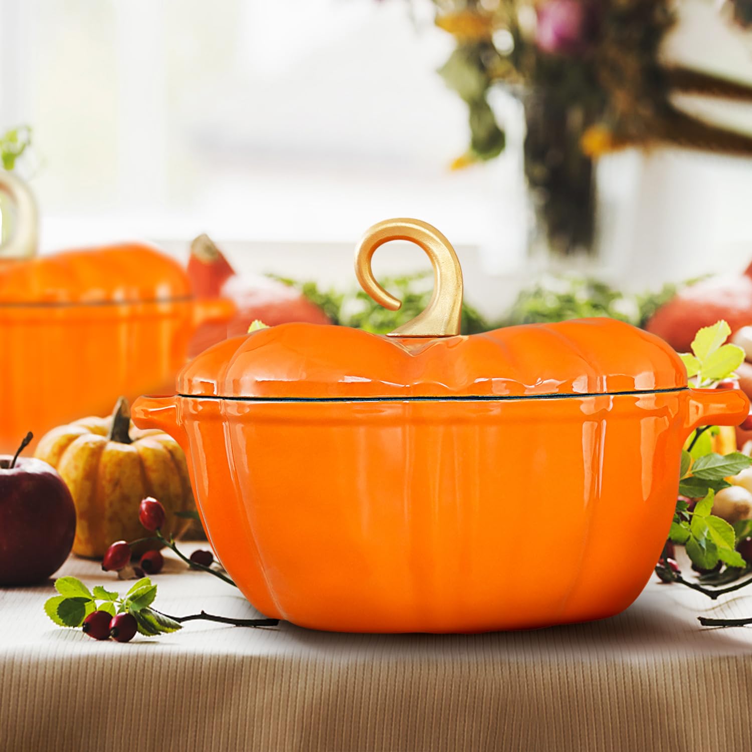 Flavehc cocotte citrouille sur table de fête décor automnal et présentation soignée