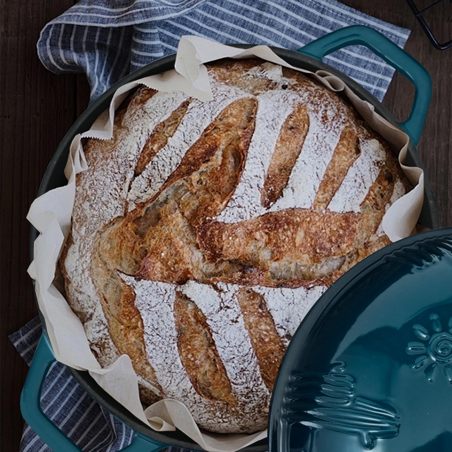 Flavehc présenté en situation de service, polyvalent pour rôtir ou présenter les plats