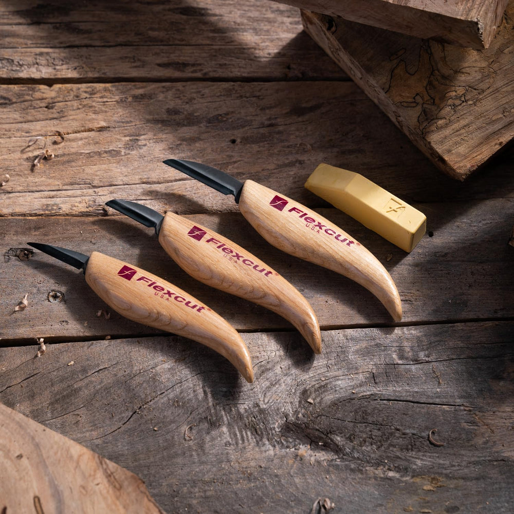 Flexcut détail d'incision sur bois montrant tranchant net et finesse