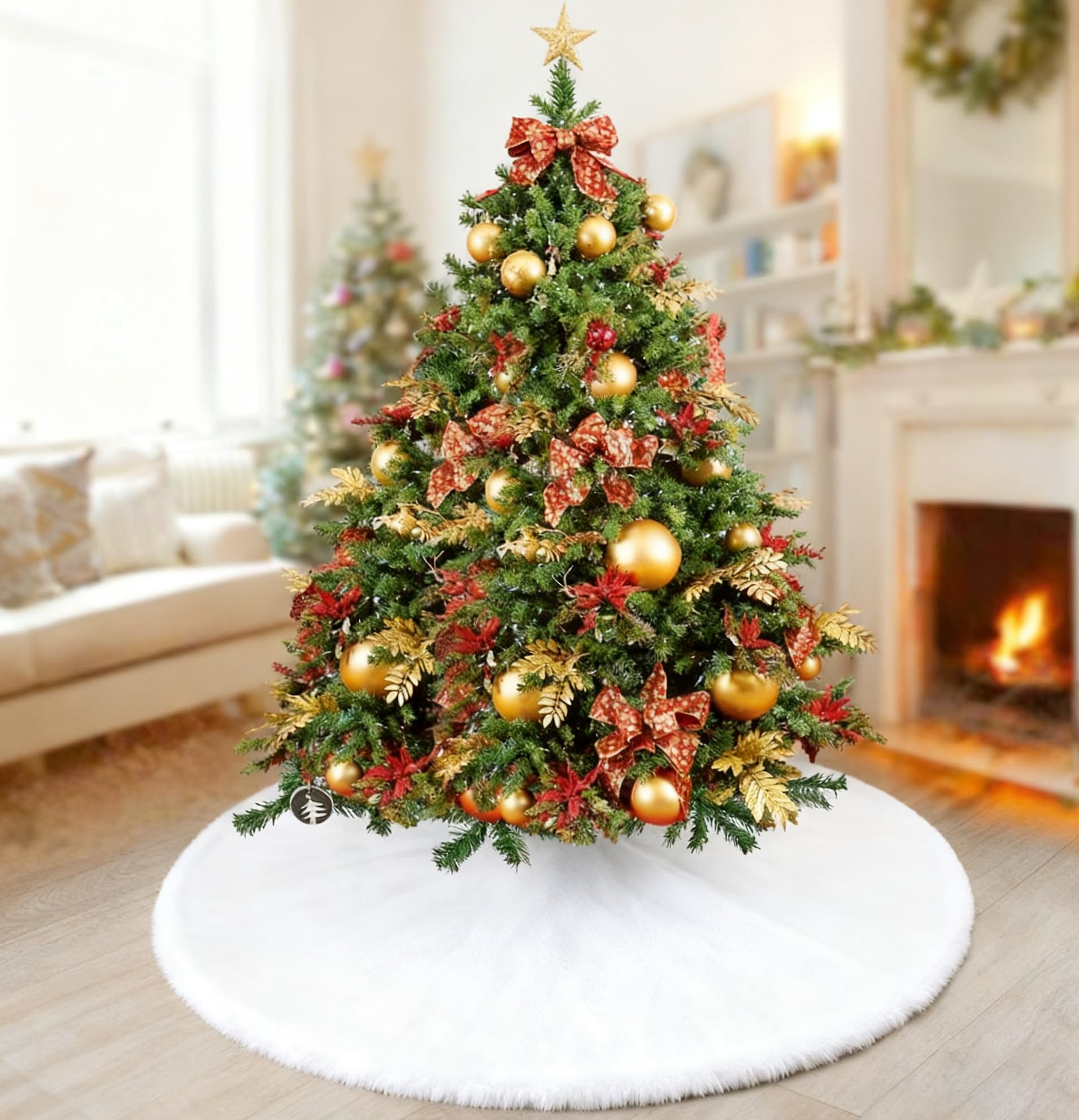floenam animal domestique confortable allongé sur la jupe de sapin