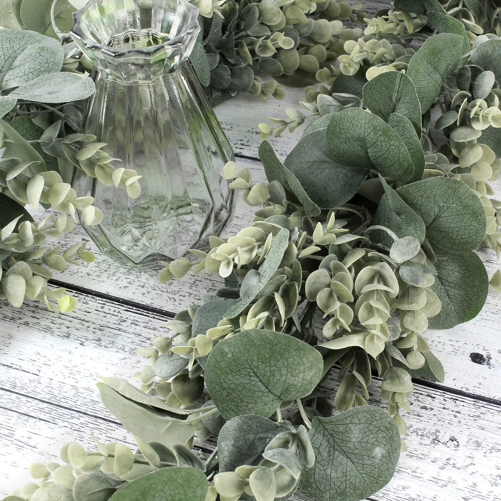FLORLAB guirlande décorant une arche de mariage pour une ambiance naturelle