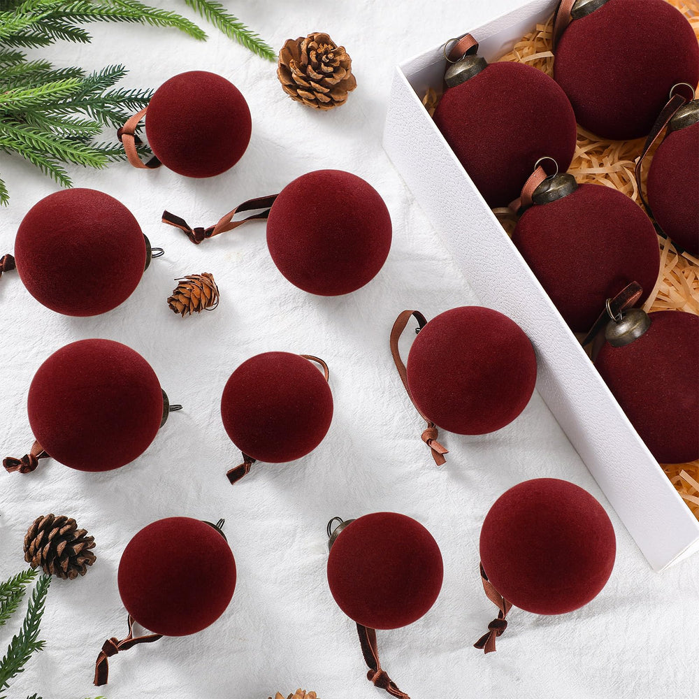 Foilswirl boules velours devant montrant la couleur bordeaux et l'élégance