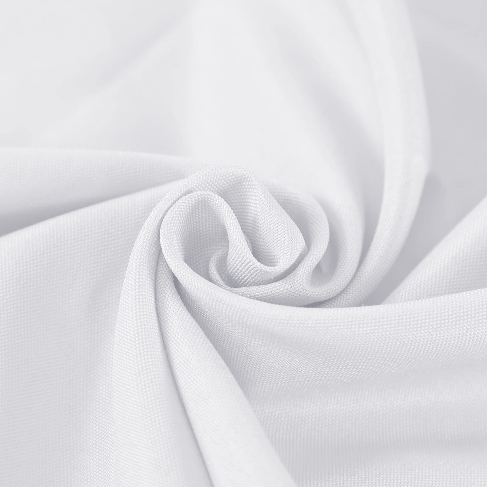 Fokitut nappe posée à côté d'objets pour comparaison de taille et choix adapté de couverture