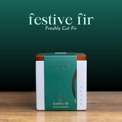 Foton bougie allumée créant ambiance chaleureuse et parfumée