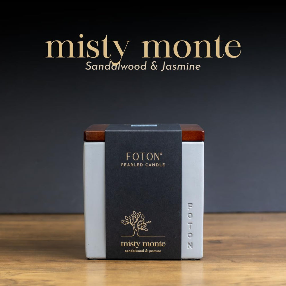 Foton bougie placée en salon créant une atmosphère chaleureuse et raffinée
