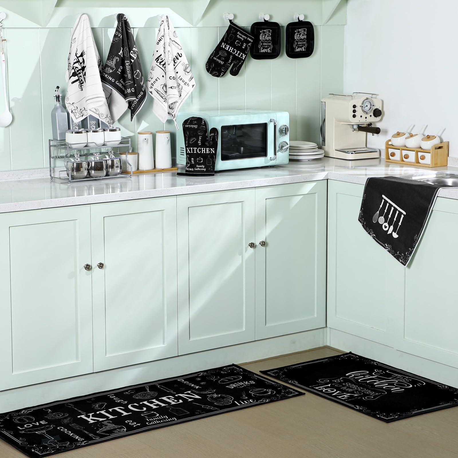 Fourluoo mise en scène sur plan de travail rustique, harmonie décorative instantanée